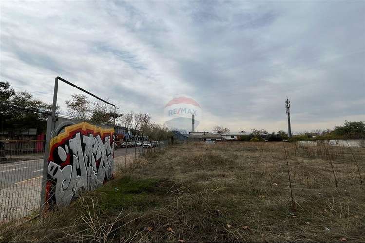 Sector plaza las heras, amplio terreno esquina.