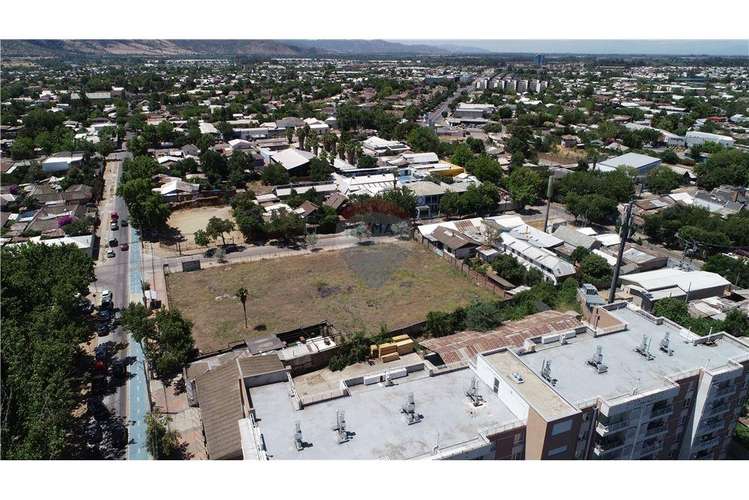 Sector plaza las heras, amplio terreno esquina.