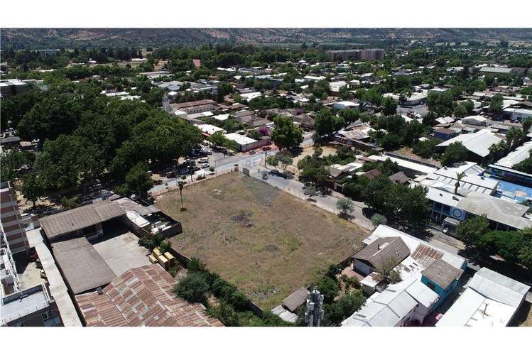 Sector plaza las heras, amplio terreno esquina.