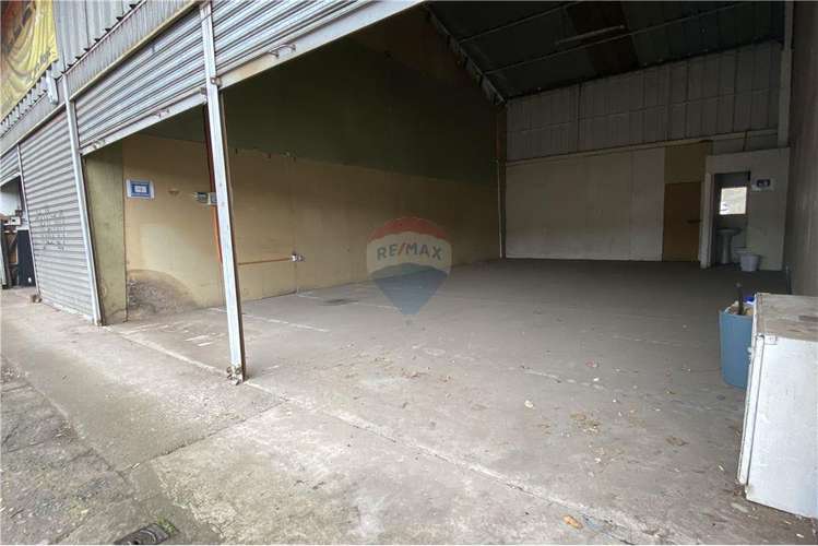 Se arriendan locales comerciales av. cancha rayada
