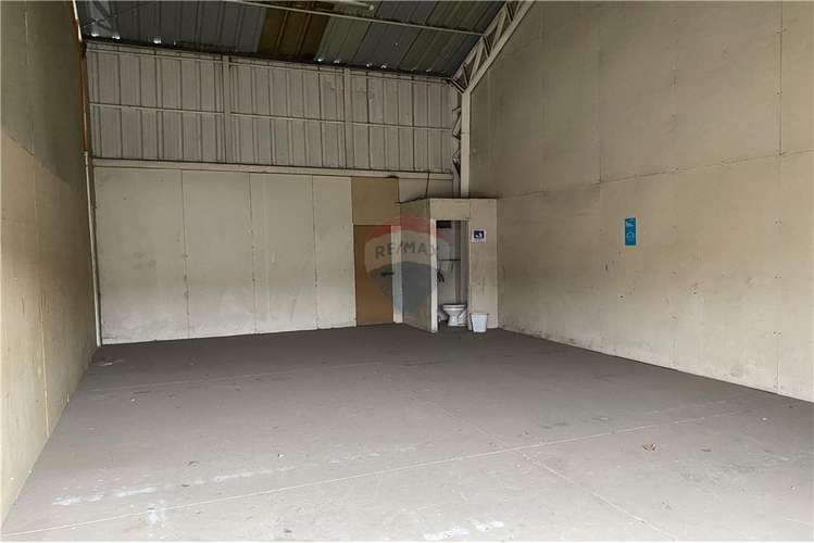 Se arriendan locales comerciales av. cancha rayada