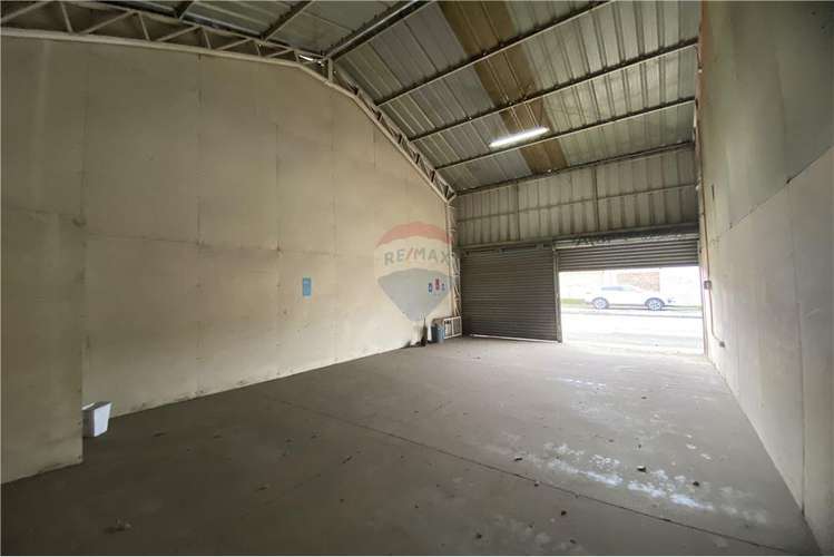 Se arriendan locales comerciales av. cancha rayada