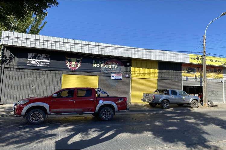 Se arriendan locales comerciales av. cancha rayada