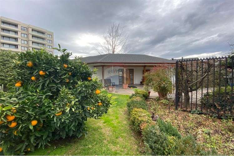 Se vende exclusiva casa central en curico, 400 m2