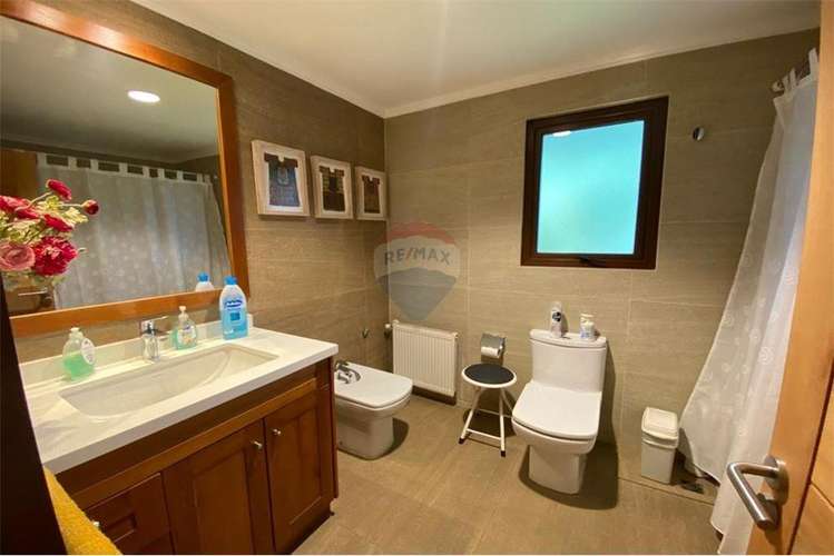 Se vende exclusiva casa central en curico, 400 m2