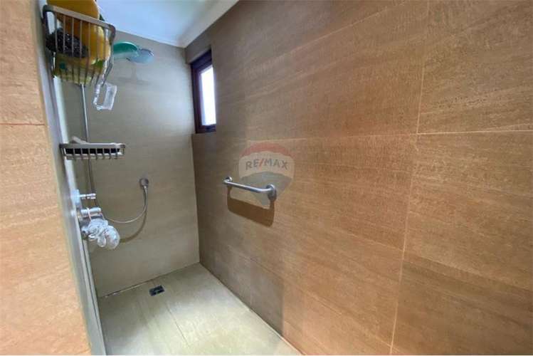 Se vende exclusiva casa central en curico, 400 m2