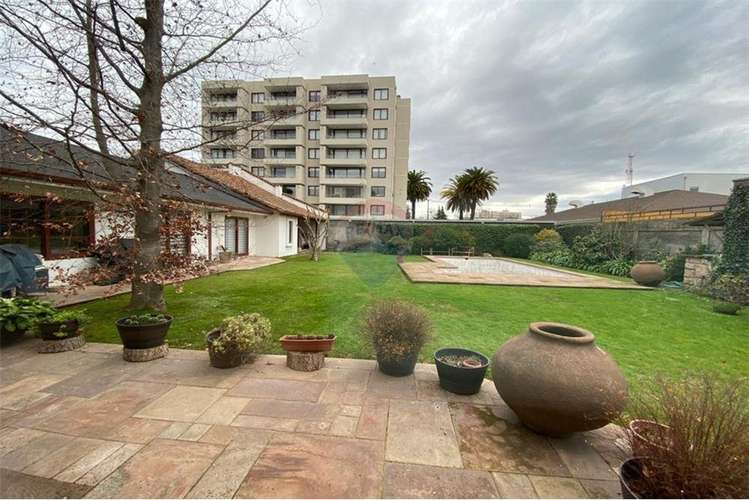 Se vende exclusiva casa central en curico, 400 m2