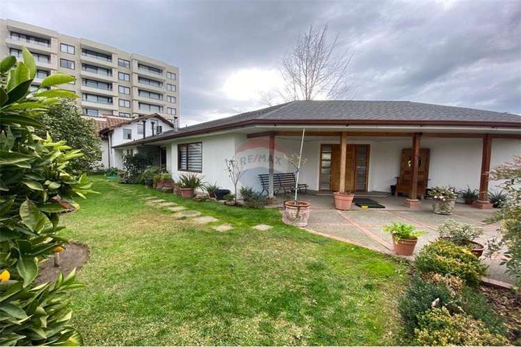 Se vende exclusiva casa central en curico, 400 m2