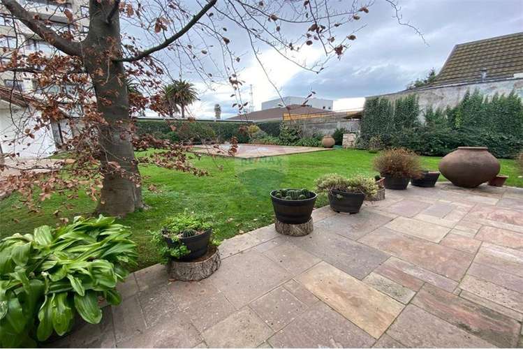 Se vende exclusiva casa central en curico, 400 m2