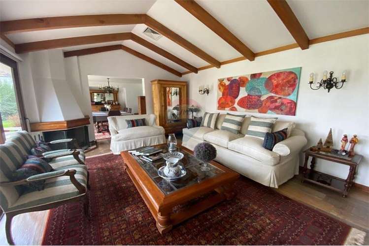 Se vende exclusiva casa central en curico, 400 m2