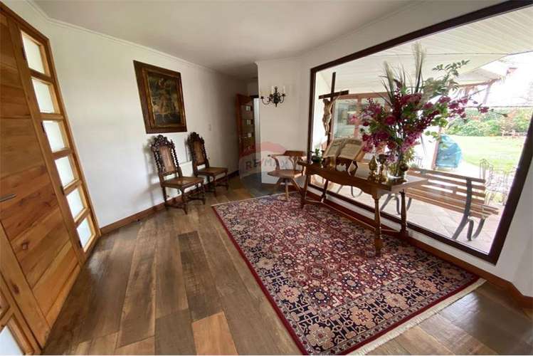 Se vende exclusiva casa central en curico, 400 m2