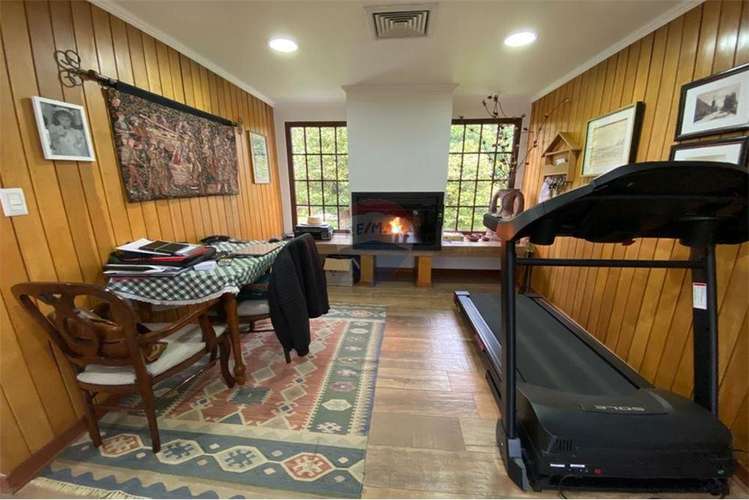 Se vende exclusiva casa central en curico, 400 m2
