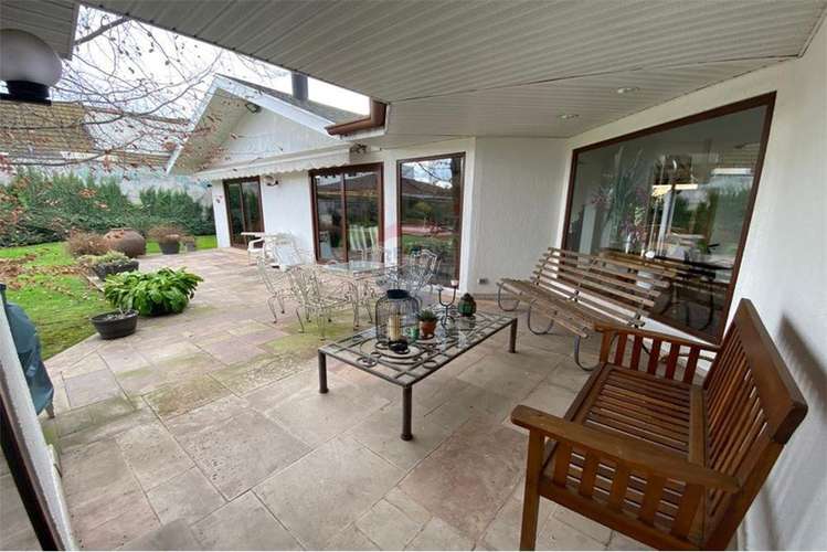 Se vende exclusiva casa central en curico, 400 m2