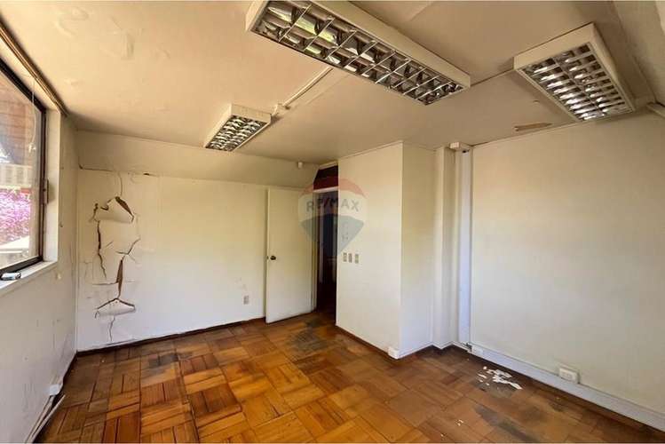 Se arrienda oficina/ clinica / local en 1 ote 1565