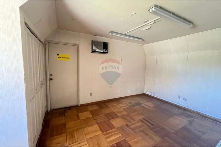 Se arrienda oficina/ clinica / local en 1 ote 1565