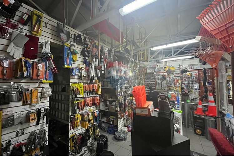 Se vende ferreteria centro de cumpeo, rio claro