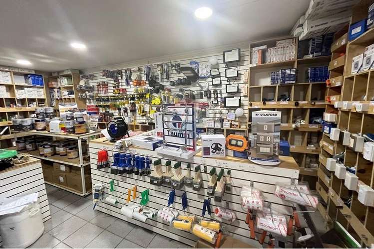 Se vende ferreteria centro de cumpeo, rio claro