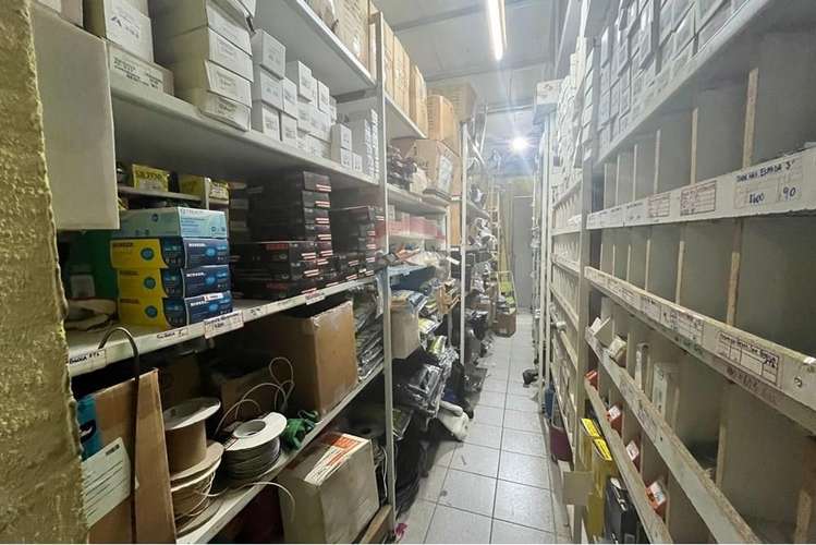 Se vende ferreteria centro de cumpeo, rio claro