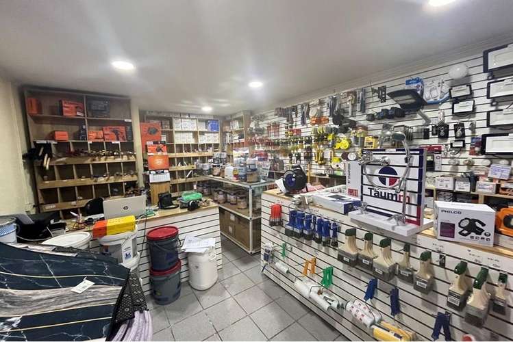 Se vende ferreteria centro de cumpeo, rio claro