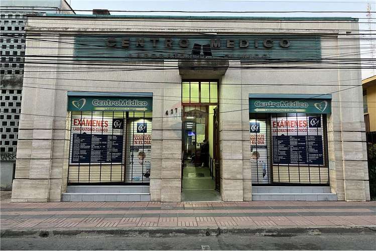 Se vende centro medico en linares.