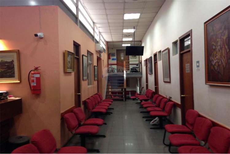 Se vende centro medico en linares.