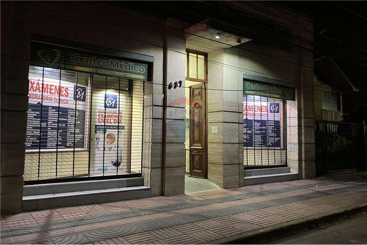 Se vende centro medico en linares.