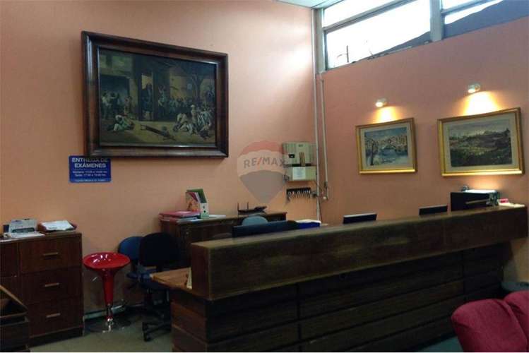 Se vende centro medico en linares.