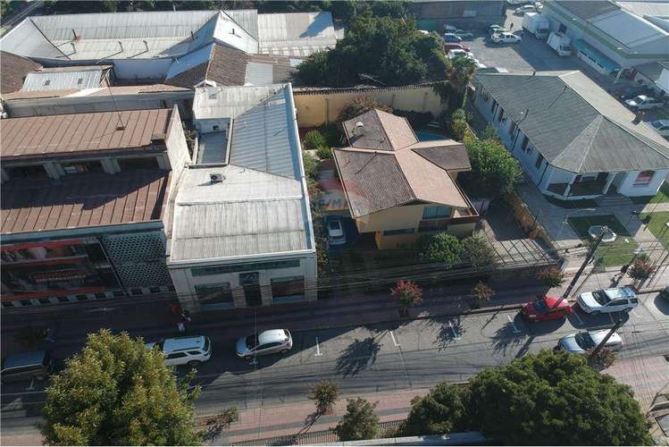 Se vende centro medico en linares.