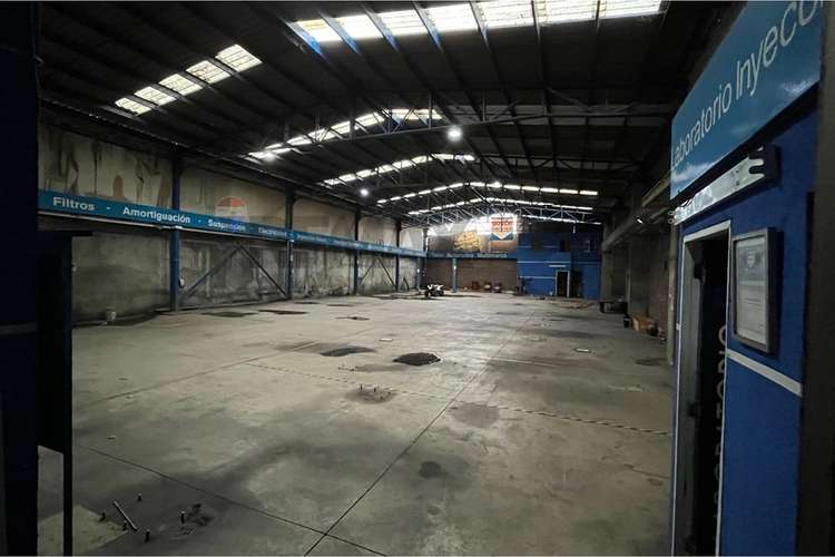 Se vende bodega/ local con oficinas talca