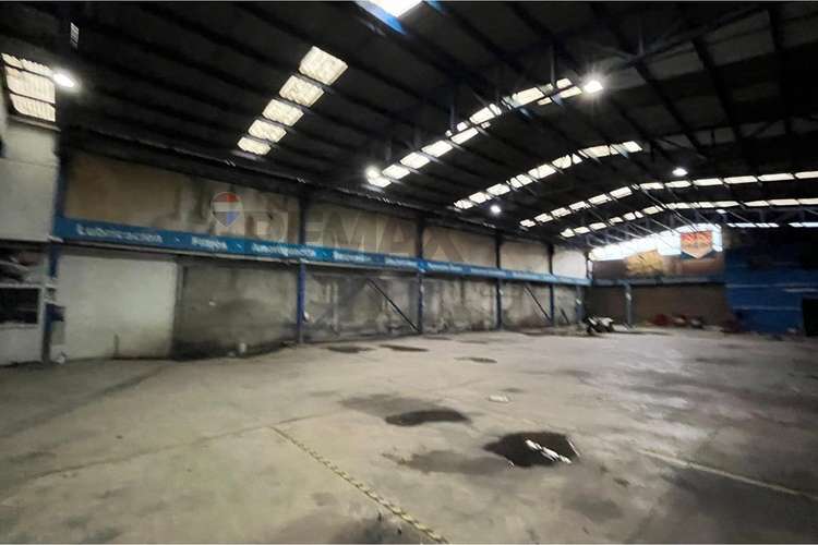 Se vende bodega/ local con oficinas talca