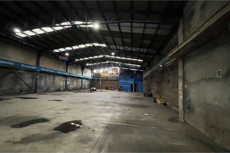 Se vende bodega/ local con oficinas talca