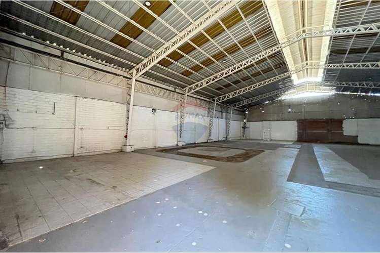 Arrienda bodega 682 m2 av. cancha rayada talca