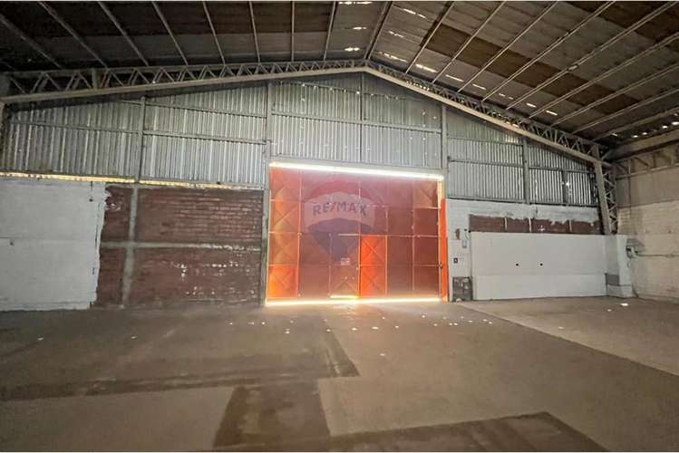 Arrienda bodega 682 m2 av. cancha rayada talca
