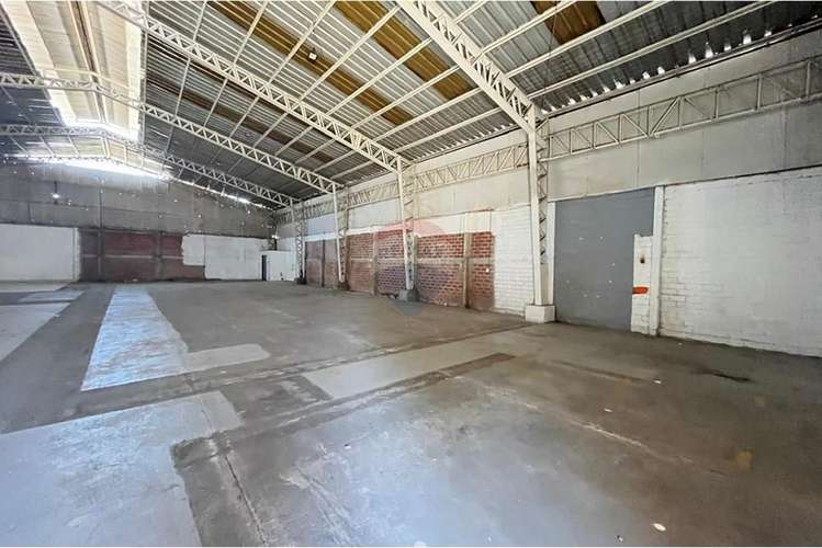 Arrienda bodega 682 m2 av. cancha rayada talca