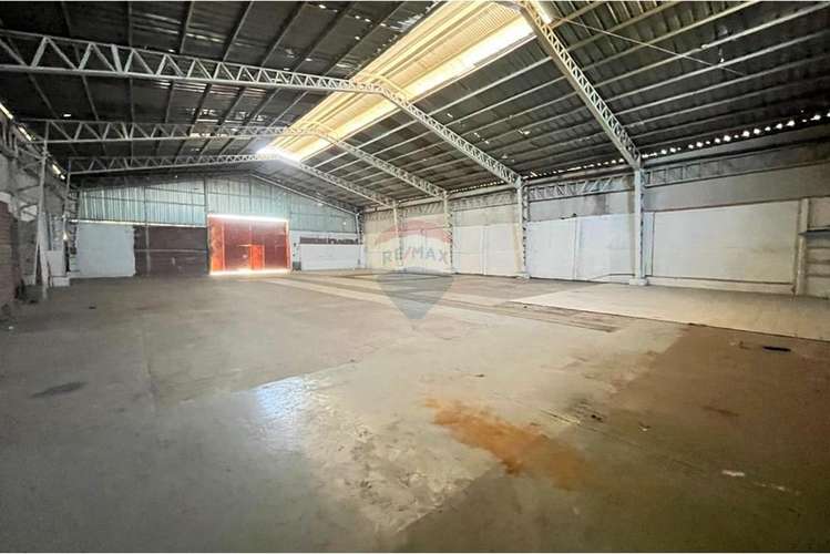 Arrienda bodega 682 m2 av. cancha rayada talca