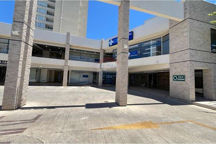 Arriendan 2 locales   en las rastras / 5 norte