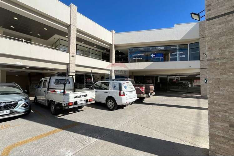 Arriendan 2 locales   en las rastras / 5 norte