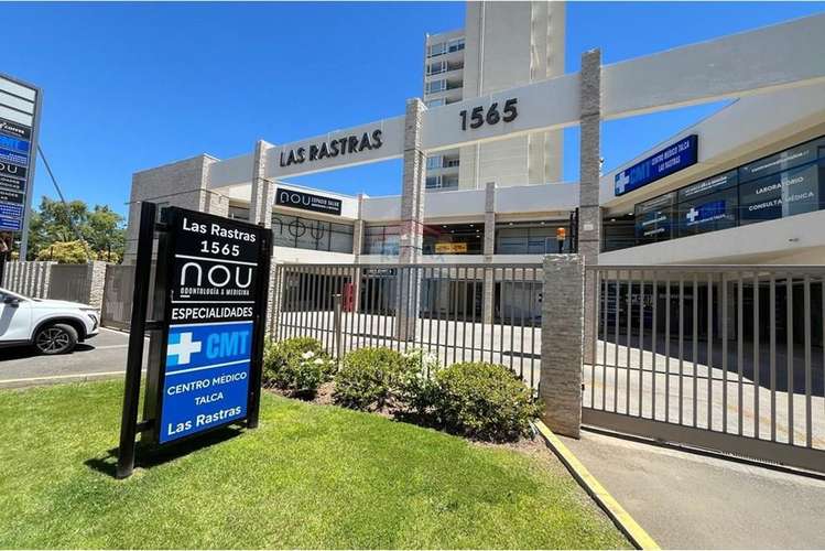Arriendan 2 locales   en las rastras / 5 norte