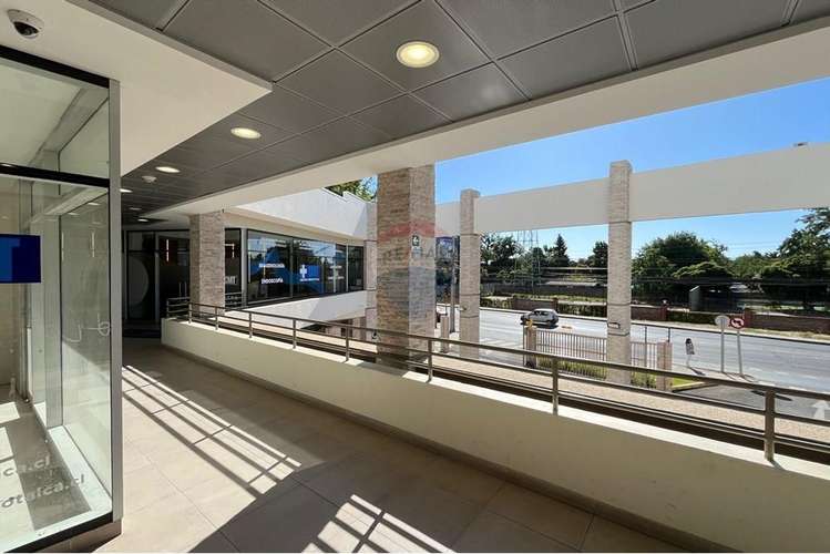 Arriendan 2 locales   en las rastras / 5 norte
