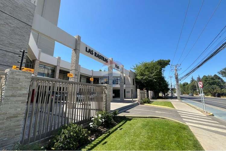 Arriendan 2 locales   en las rastras / 5 norte