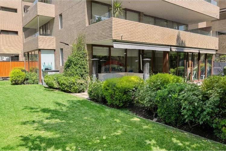 Depto con 450 m2 de jardín y piscina privados. - Imagen 5