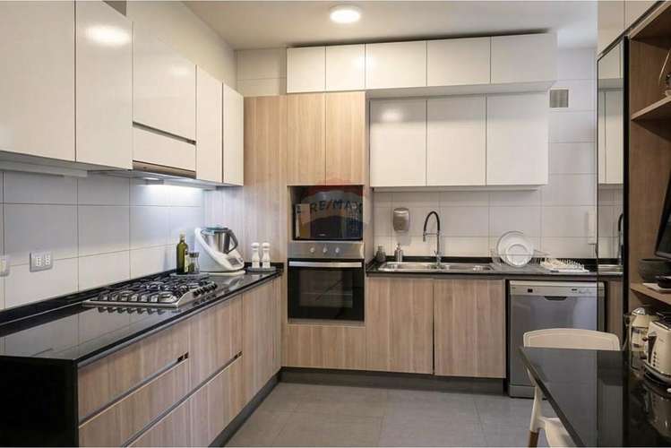 Depto con 450 m2 de jardín y piscina privados. - Imagen 6