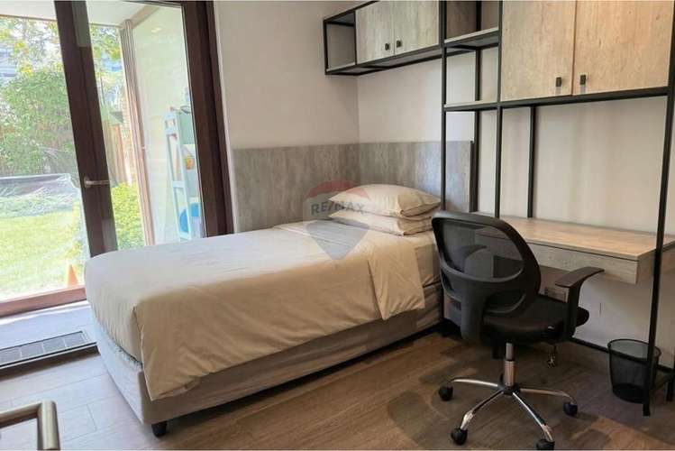 Depto con 450 m2 de jardín y piscina privados. - Imagen 16