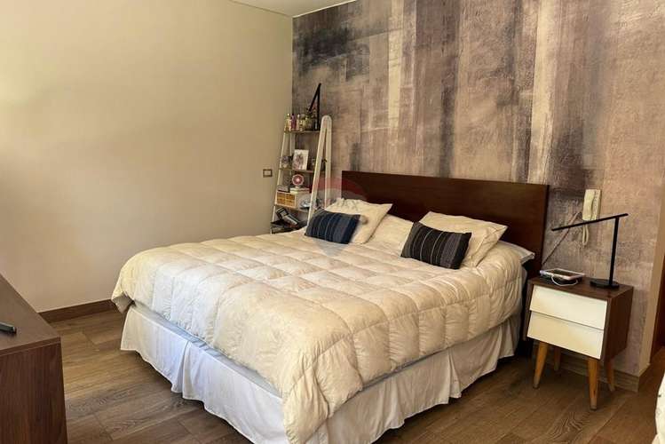 Depto con 450 m2 de jardín y piscina privados. - Imagen 15