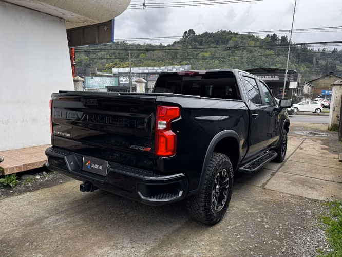 CHEVROLET SILVERADO ZR2 4X4 - Imagen 6