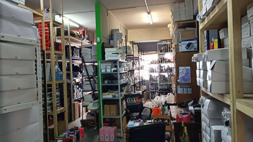 Bodega en nucleo de bodegas muy centrico calle Coquimbo - Imagen 2