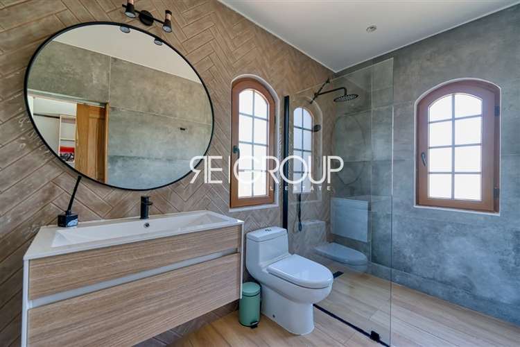 Casa en venta de 5 dorm. en Vitacura
