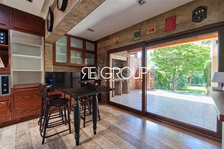 Casa en venta de 5 dorm. en Vitacura