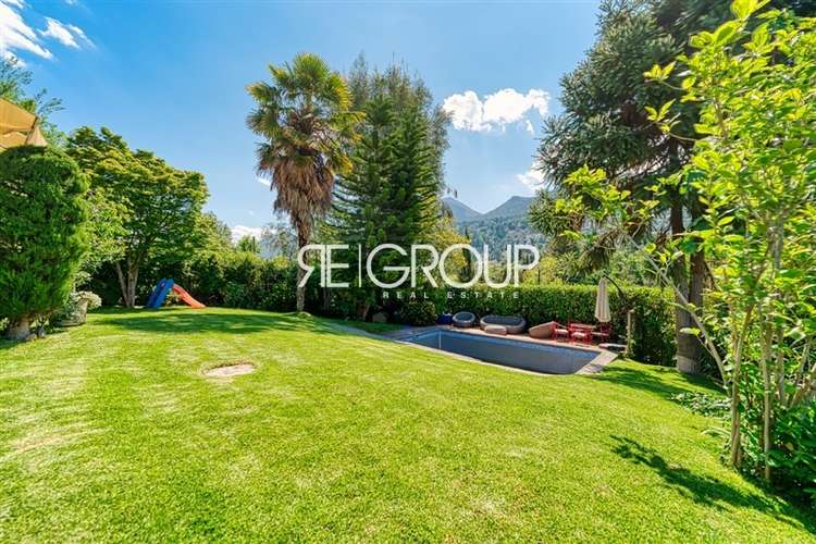 Casa en venta de 5 dorm. en Vitacura
