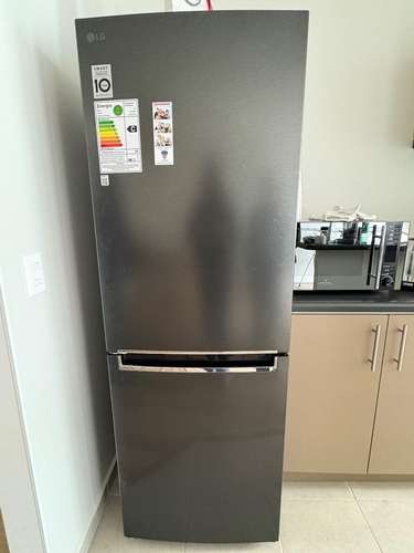 Vendo refrigerador nuevo. Solo meses de uso